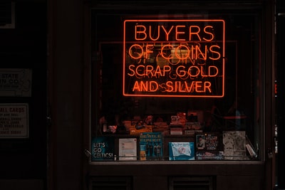 橙色的买家硬币废金和银的霓虹灯标牌
